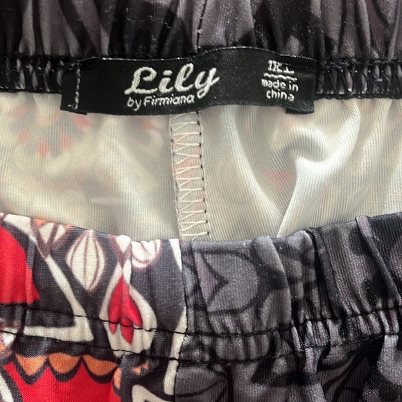 Lily by Firmiana Grey Black Floral Leggings size 1XL - Picture 3 of 8